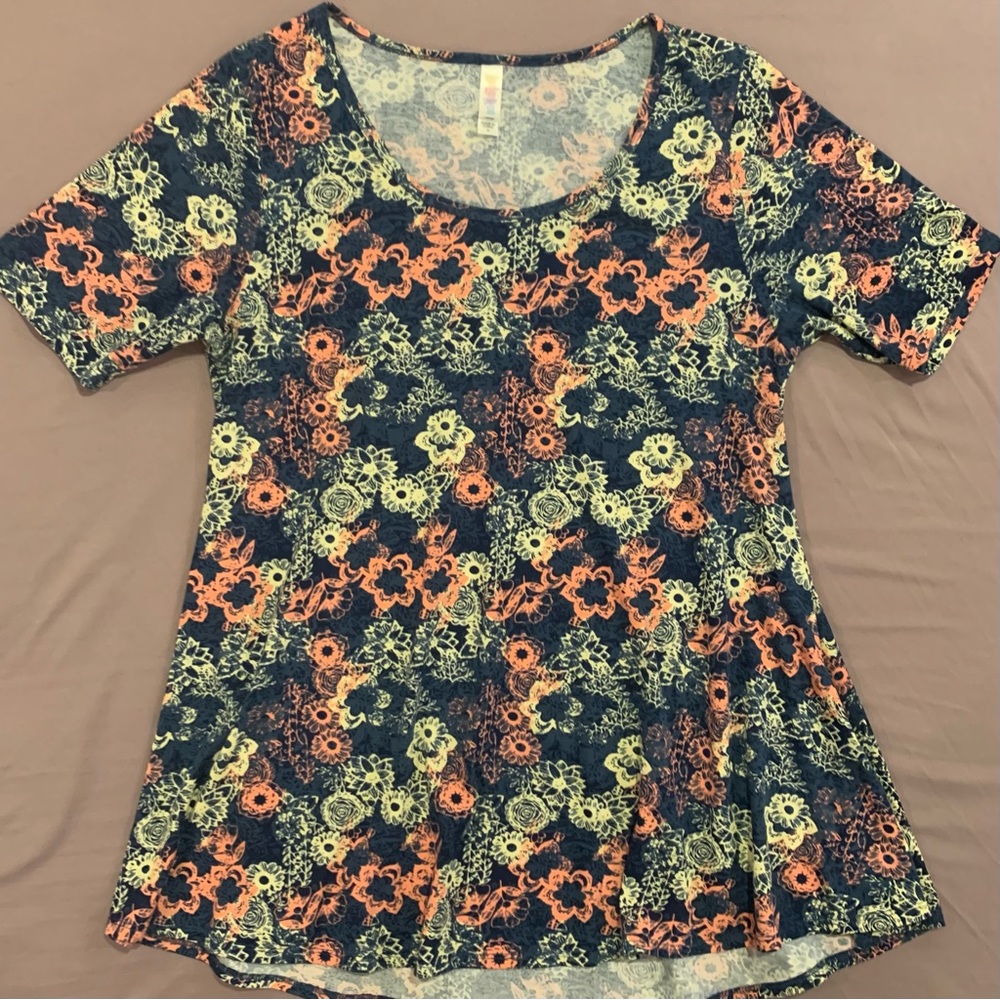 EUC LuLaRoe Perfect T - Medium